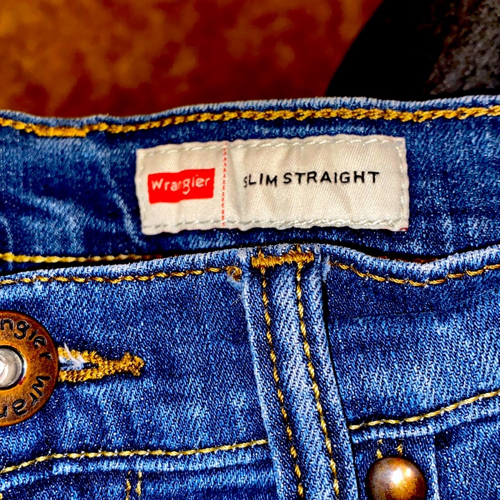 Wrangler Slim Straight 30x32 for men who likes skinny stretchable jeans